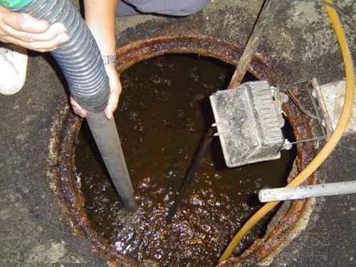边坝隔油池清理